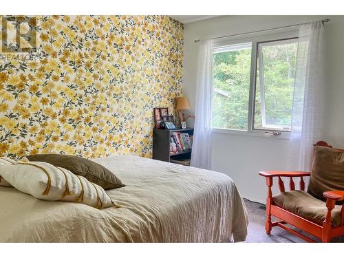 3016 1St Avenue, Castlegar, BC - Indoor Photo Showing Bedroom