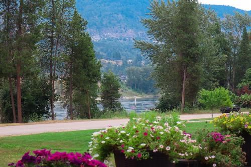 3016 1St Avenue, Castlegar, BC - Outdoor With View