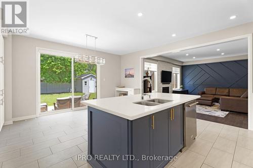 48 Pridham Place, New Tecumseth (Tottenham), ON - Indoor Photo Showing Kitchen With Double Sink