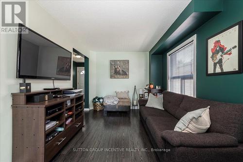 111 Laidlaw Drive, Barrie (West Bayfield), ON - Indoor Photo Showing Living Room