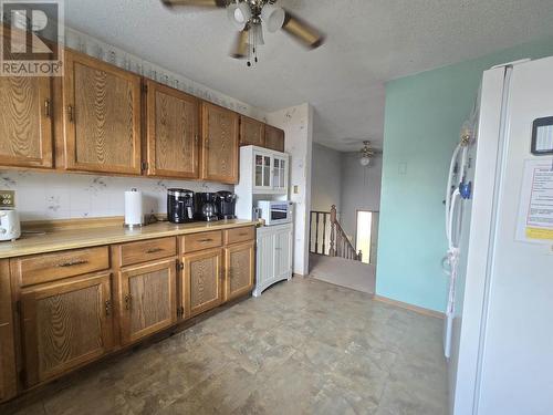 1255 8Th Avenue, Valemount, BC - Indoor Photo Showing Kitchen