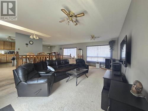 1255 8Th Avenue, Valemount, BC - Indoor Photo Showing Living Room