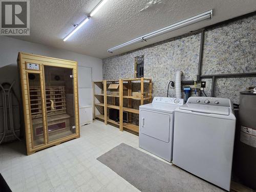 1255 8Th Avenue, Valemount, BC - Indoor Photo Showing Laundry Room