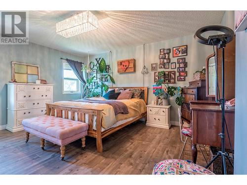 9486 Angus Drive, Coldstream, BC - Indoor Photo Showing Bedroom