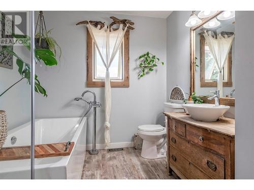 9486 Angus Drive, Coldstream, BC - Indoor Photo Showing Bathroom