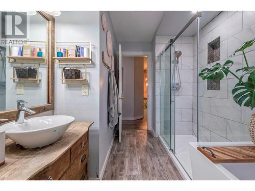 9486 Angus Drive, Coldstream, BC - Indoor Photo Showing Bathroom