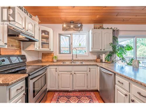 9486 Angus Drive, Coldstream, BC - Indoor Photo Showing Kitchen With Double Sink