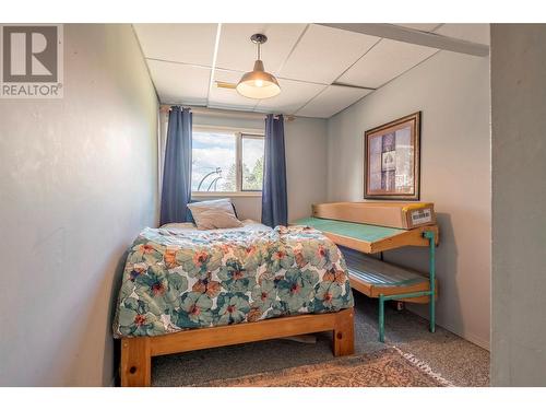 9486 Angus Drive, Coldstream, BC - Indoor Photo Showing Bedroom