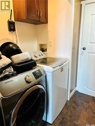 301 3Rd Street, Frobisher, SK - Indoor Photo Showing Laundry Room