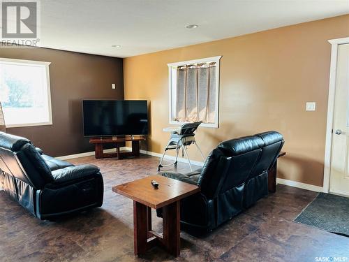 301 3Rd Street, Frobisher, SK - Indoor Photo Showing Living Room