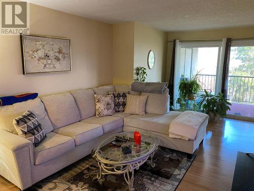 9107 62Nd Avenue Unit# 20, Osoyoos, BC - Indoor Photo Showing Living Room