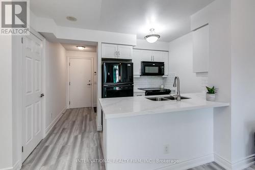 624 - 25 Greenview Avenue, Toronto (Newtonbrook West), ON - Indoor Photo Showing Kitchen With Double Sink