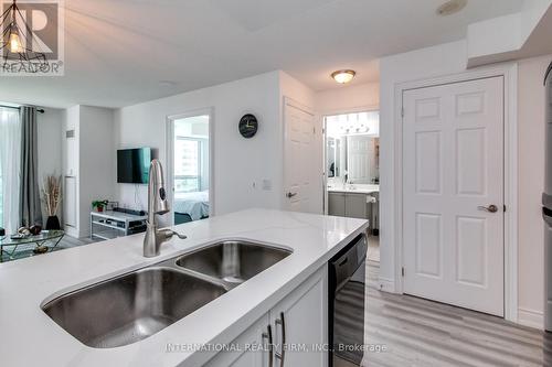 624 - 25 Greenview Avenue, Toronto (Newtonbrook West), ON - Indoor Photo Showing Kitchen With Double Sink