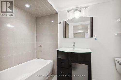 35 Ridge Road, Toronto (Downsview-Roding-Cfb), ON - Indoor Photo Showing Bathroom