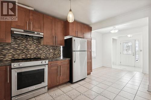 35 Ridge Road, Toronto (Downsview-Roding-Cfb), ON - Indoor Photo Showing Kitchen