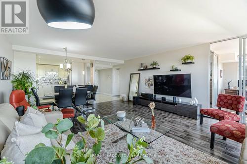 907 - 310 Mill Street, Brampton (Brampton South), ON - Indoor Photo Showing Living Room