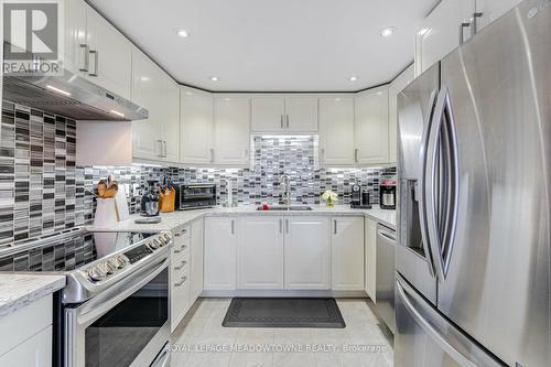 907 - 310 Mill Street, Brampton (Brampton South), ON - Indoor Photo Showing Kitchen With Upgraded Kitchen