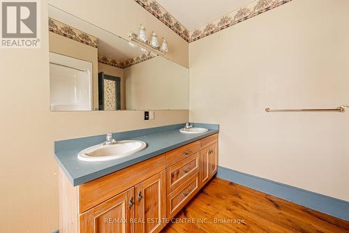 8768 Sideroad 15, Erin, ON - Indoor Photo Showing Bathroom