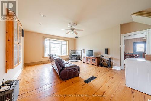 8768 Sideroad 15, Erin, ON - Indoor Photo Showing Living Room