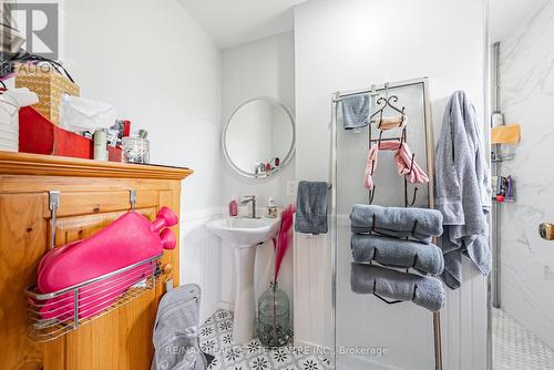 8768 Sideroad 15, Erin, ON - Indoor Photo Showing Bathroom