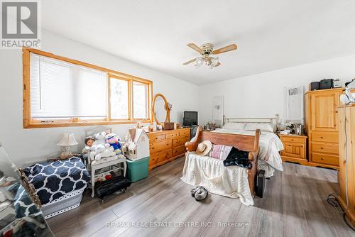 8768 Sideroad 15, Erin, ON - Indoor Photo Showing Bedroom