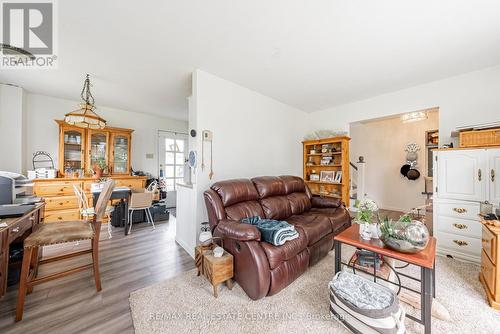 8768 Sideroad 15, Erin, ON - Indoor Photo Showing Living Room