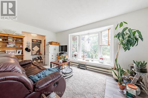 8768 Sideroad 15, Erin, ON - Indoor Photo Showing Living Room