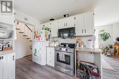 8768 Sideroad 15, Erin, ON - Indoor Photo Showing Kitchen