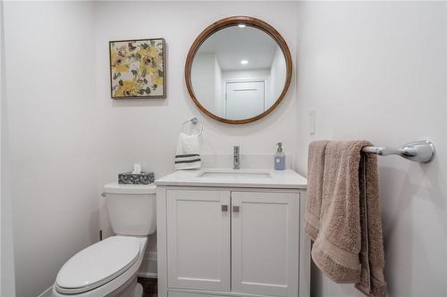 1017 Plains View Avenue, Burlington, ON - Indoor Photo Showing Bathroom