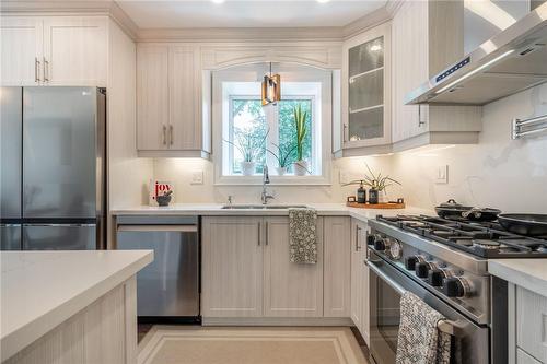 1017 Plains View Avenue, Burlington, ON - Indoor Photo Showing Kitchen With Stainless Steel Kitchen With Upgraded Kitchen