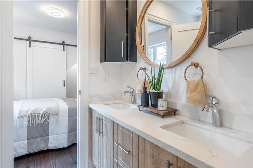 1017 Plains View Avenue, Burlington, ON - Indoor Photo Showing Bathroom