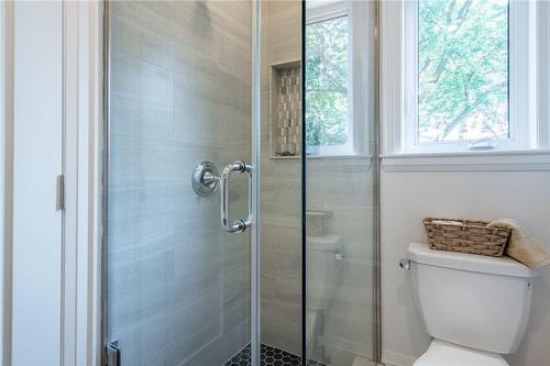 1017 Plains View Avenue, Burlington, ON - Indoor Photo Showing Bathroom