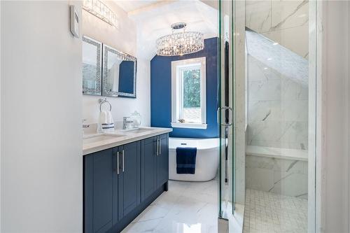 1017 Plains View Avenue, Burlington, ON - Indoor Photo Showing Bathroom