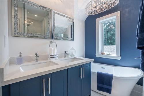 1017 Plains View Avenue, Burlington, ON - Indoor Photo Showing Bathroom