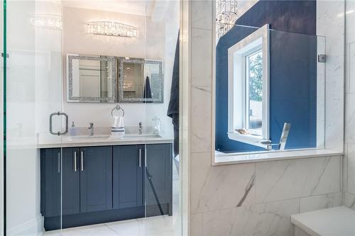 1017 Plains View Avenue, Burlington, ON - Indoor Photo Showing Bathroom