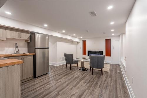 1017 Plains View Avenue, Burlington, ON - Indoor Photo Showing Kitchen