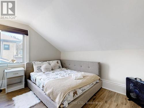 247/249 Wolfe Street, Peterborough (Downtown), ON - Indoor Photo Showing Bedroom