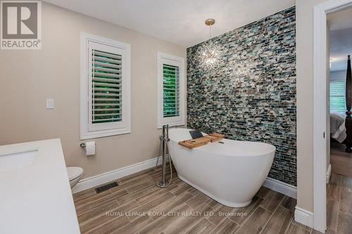 7456 Wellington Road 51, Guelph/Eramosa, ON - Indoor Photo Showing Bathroom