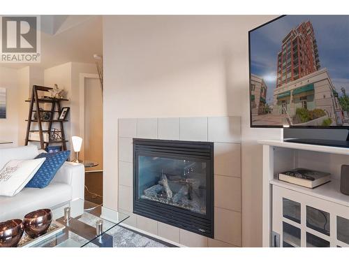 1160 Bernard Avenue Unit# 212, Kelowna, BC - Indoor Photo Showing Living Room With Fireplace