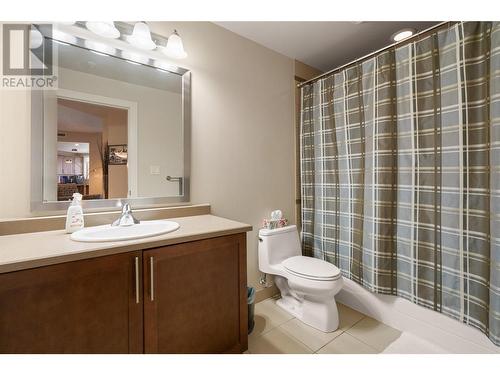 1160 Bernard Avenue Unit# 212, Kelowna, BC - Indoor Photo Showing Bathroom