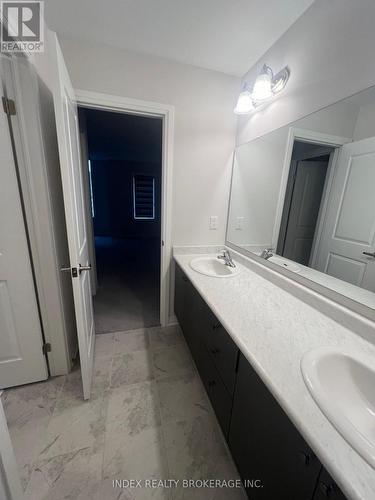 33 Rustic Oak Trail, North Dumfries, ON - Indoor Photo Showing Bathroom