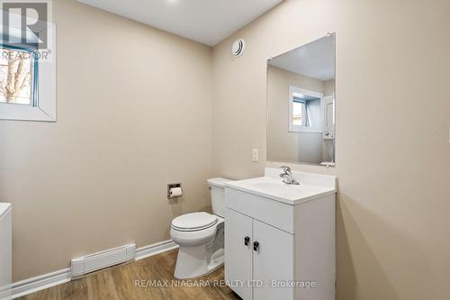 437 Sugarloaf Street, Port Colborne, ON - Indoor Photo Showing Bathroom