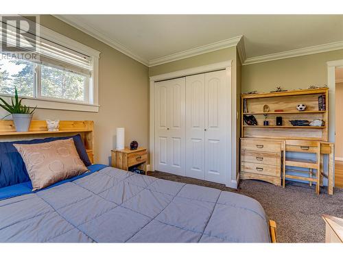 9291 Chinook Road, Vernon, BC - Indoor Photo Showing Bedroom