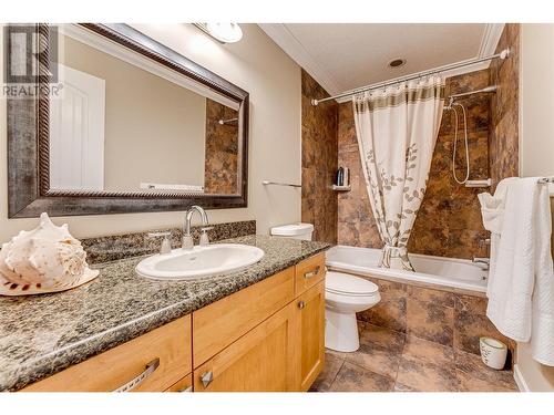 9291 Chinook Road, Vernon, BC - Indoor Photo Showing Bathroom