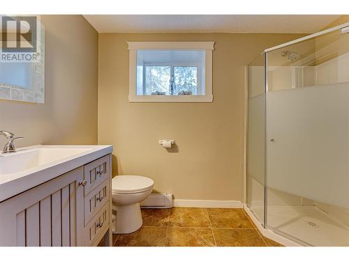 9291 Chinook Road, Vernon, BC - Indoor Photo Showing Bathroom