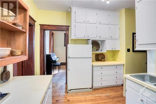 19 Mary Street, Perth, ON - Indoor Photo Showing Kitchen