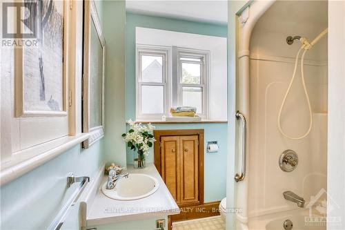 19 Mary Street, Perth, ON - Indoor Photo Showing Bathroom