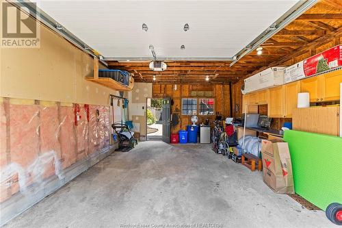 859 Monmouth, Windsor, ON - Indoor Photo Showing Garage