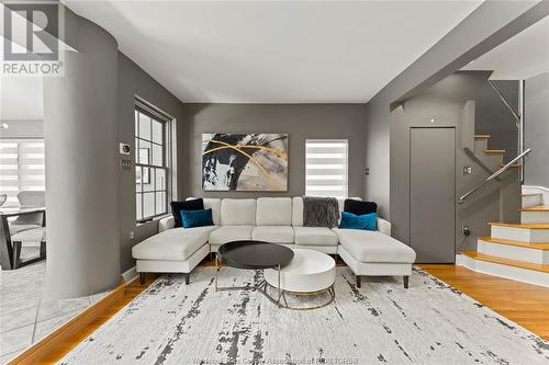 859 Monmouth, Windsor, ON - Indoor Photo Showing Living Room