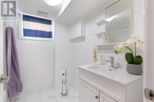 Lf - 149 Septonne Avenue, Newmarket, ON - Indoor Photo Showing Bathroom